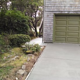 concrete driveway with sidewalk